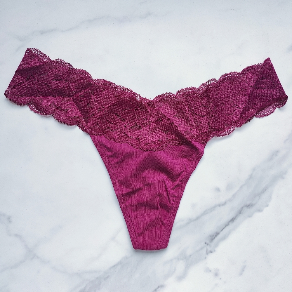 NWT PINK VICTORIA'S SECRET EVERYDAY LACE TRIM THONG PANTY IN VIVID MAGENTA SZ ME